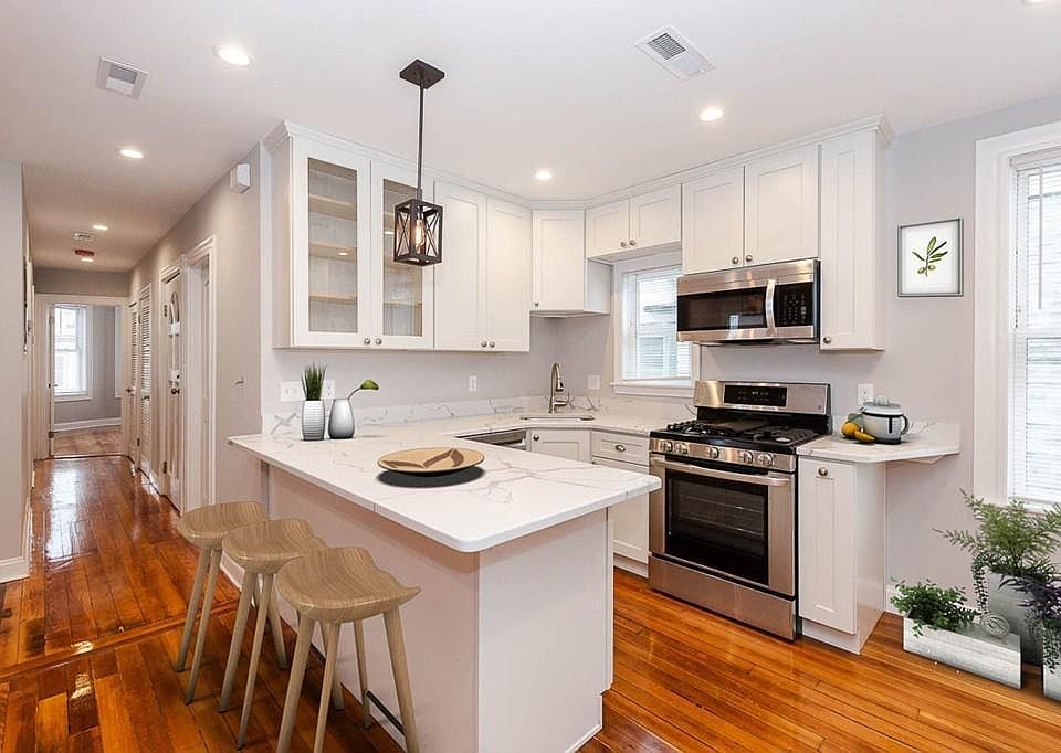 1st image of 263 E Cottage St #3