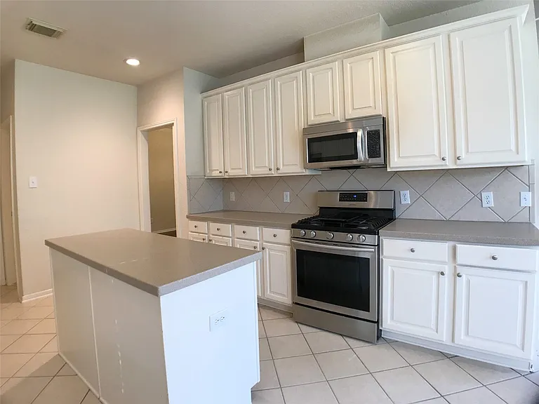 6323 Sunset Cove Ln — Photo 11