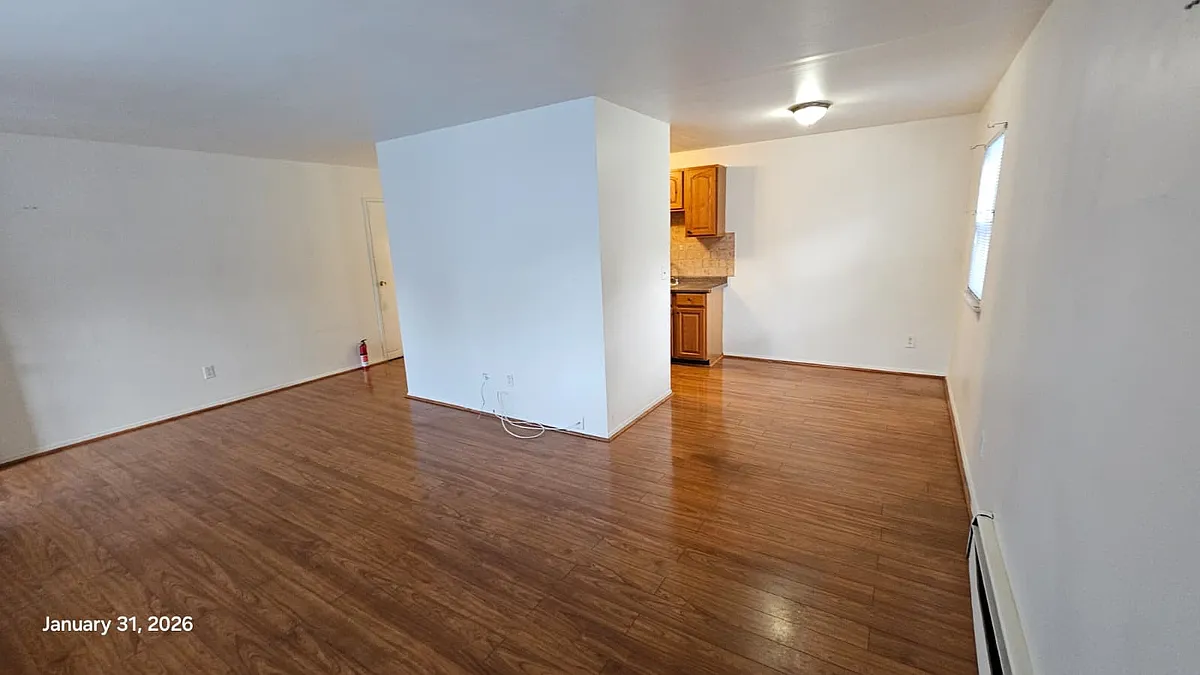Building Photo - 117 Pennington Ave #N