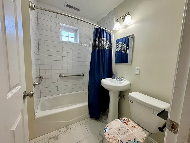 950 Lindley St — Photo 12