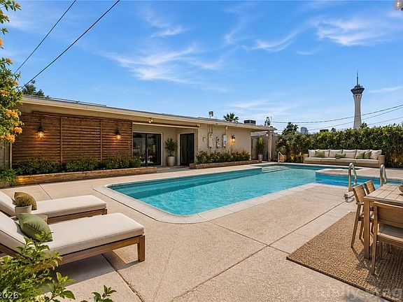 4th image of 909 Canosa Ave