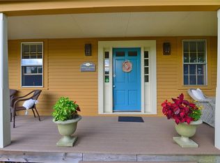 844 Wrights Crossing Rd, Pomfret Center, CT 06259