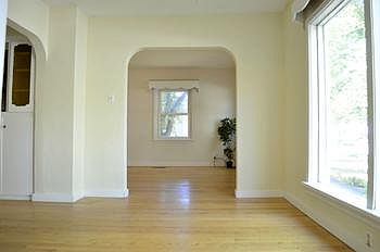 Dining room (10x11) connects the kitchen to the living room.