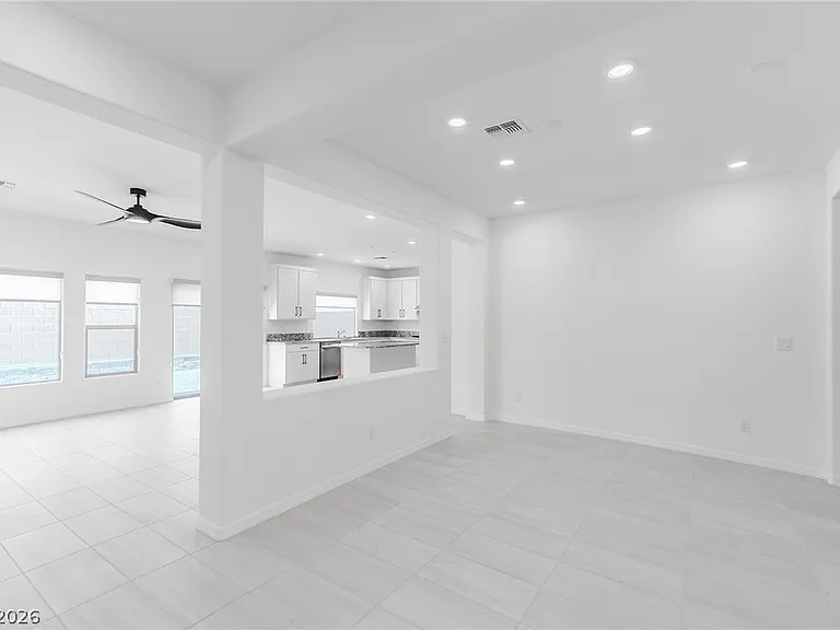 6846 W Ford Ave — Photo 7