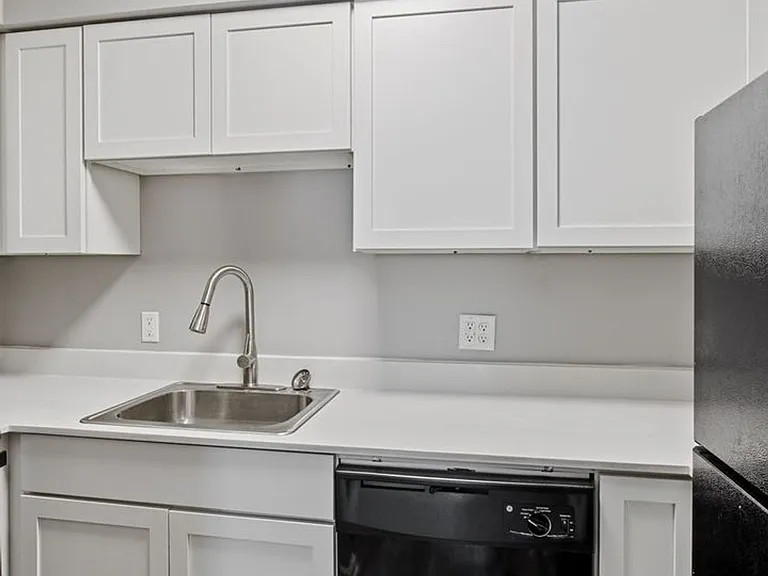 316 W Washington St — Photo 1