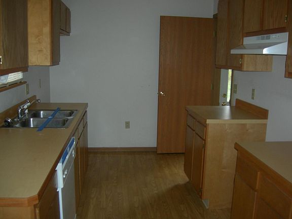 4th image of 419 Harold Ave