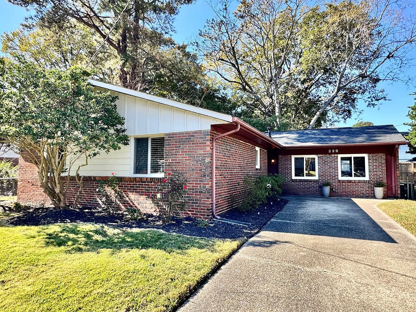 Updated 4-Bedroom Ranch Available 11-02-26! Fenced Backyard - Pet Friendly - Neighborhood Park! — Photo 4