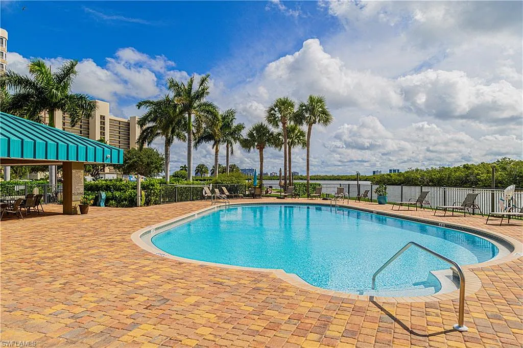 3 bed, 2.0 bath, 1613 sqft, $8,500 — Photo 3