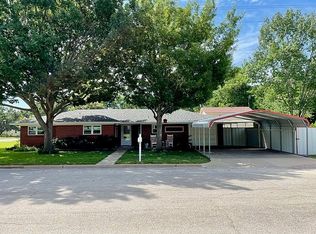 110 E Pecan St, Nocona, TX 76255