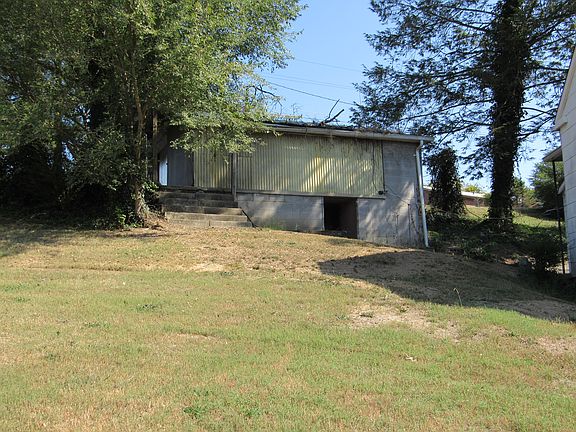 4th image of 147 Arbutus Ave