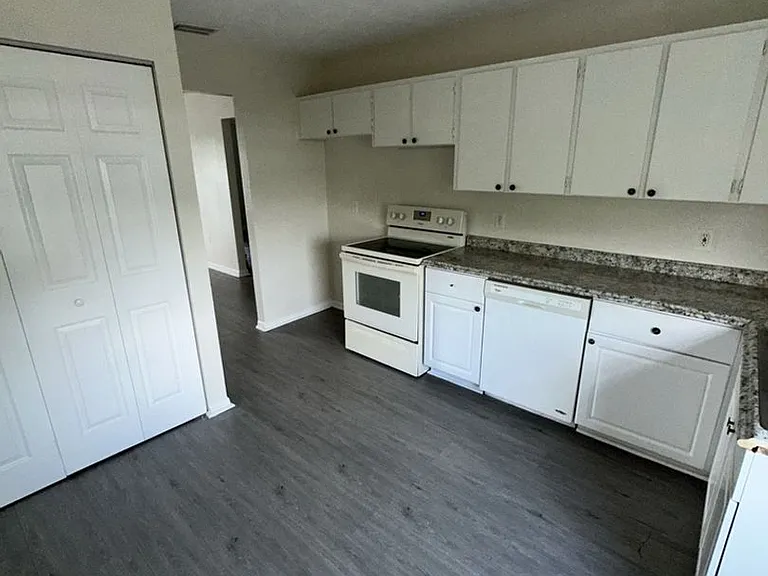 1944 Sunset Pl — Photo 17
