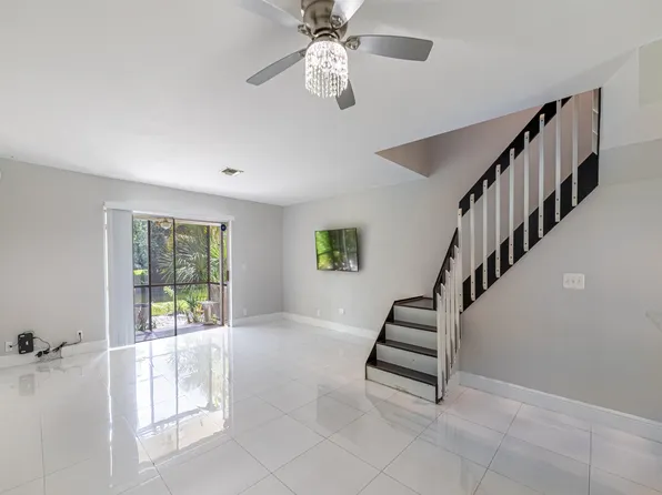 6397 Boca Cir, Boca Raton, FL 33433