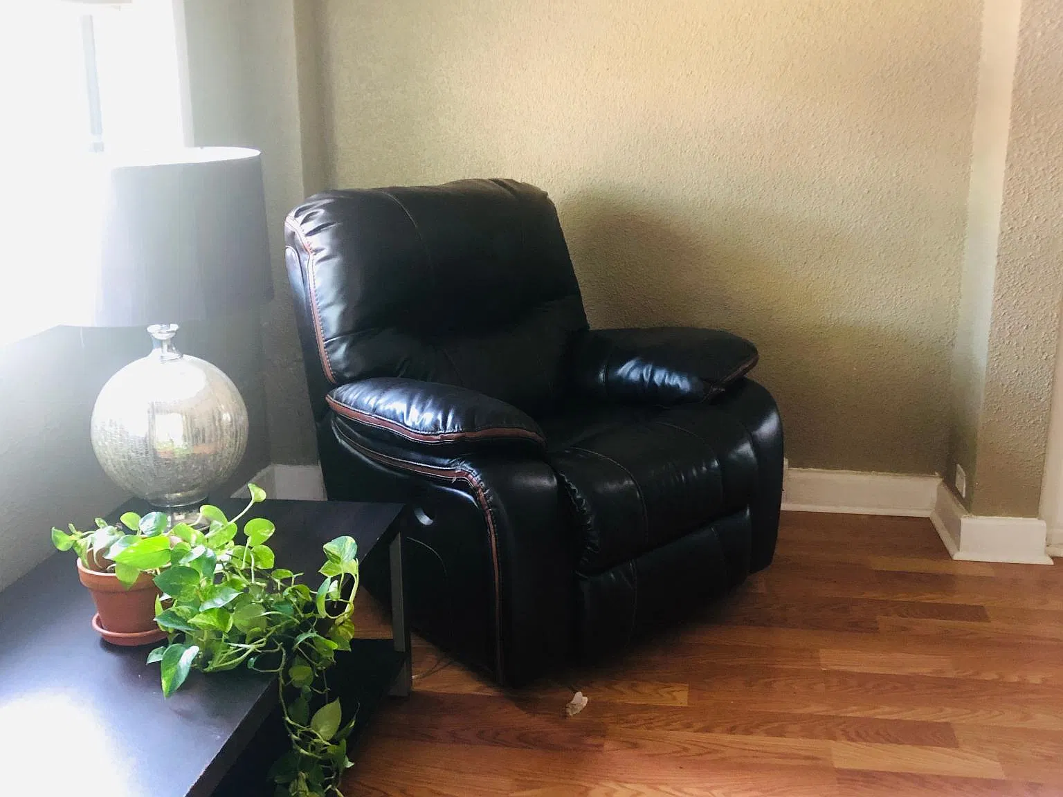 4 bed, 1.5 bath, 1600 sqft, $850 — Photo 2