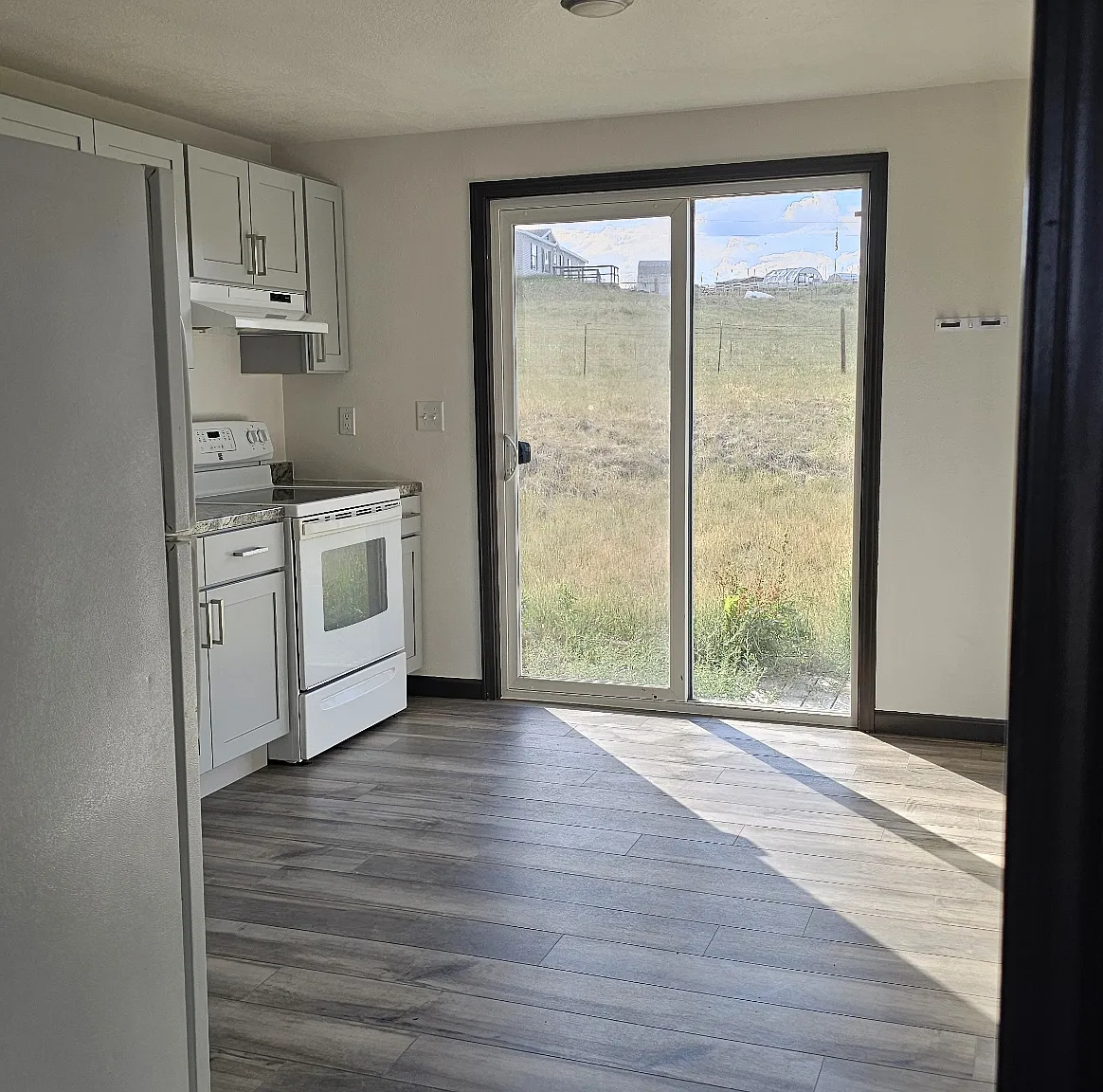 2 bed, 943 sqft, $1,200 — Photo 2