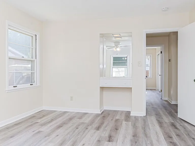 W bedroom
