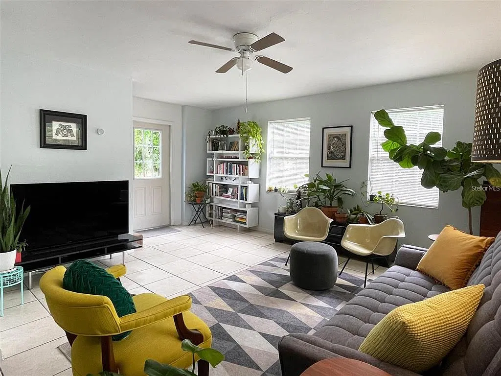 3 bed, 2.5 bath, 1296 sqft, $2,500 — Photo 2