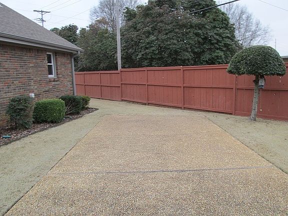 3rd image of 221 Westmeade Ct