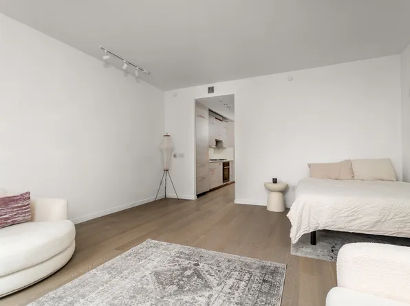 138 Willoughby Street image 7 of 42