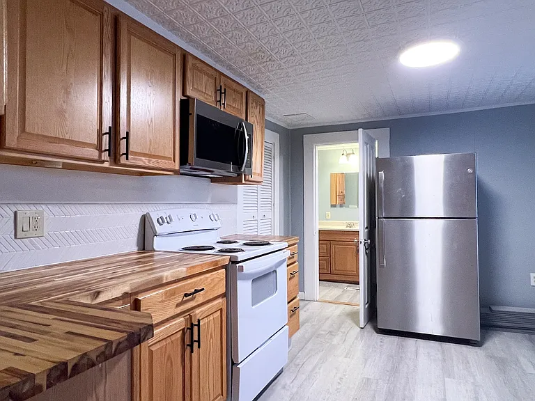 180 Birch St — Photo 4