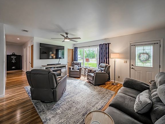 4th image of 267 Silver Lake Cir