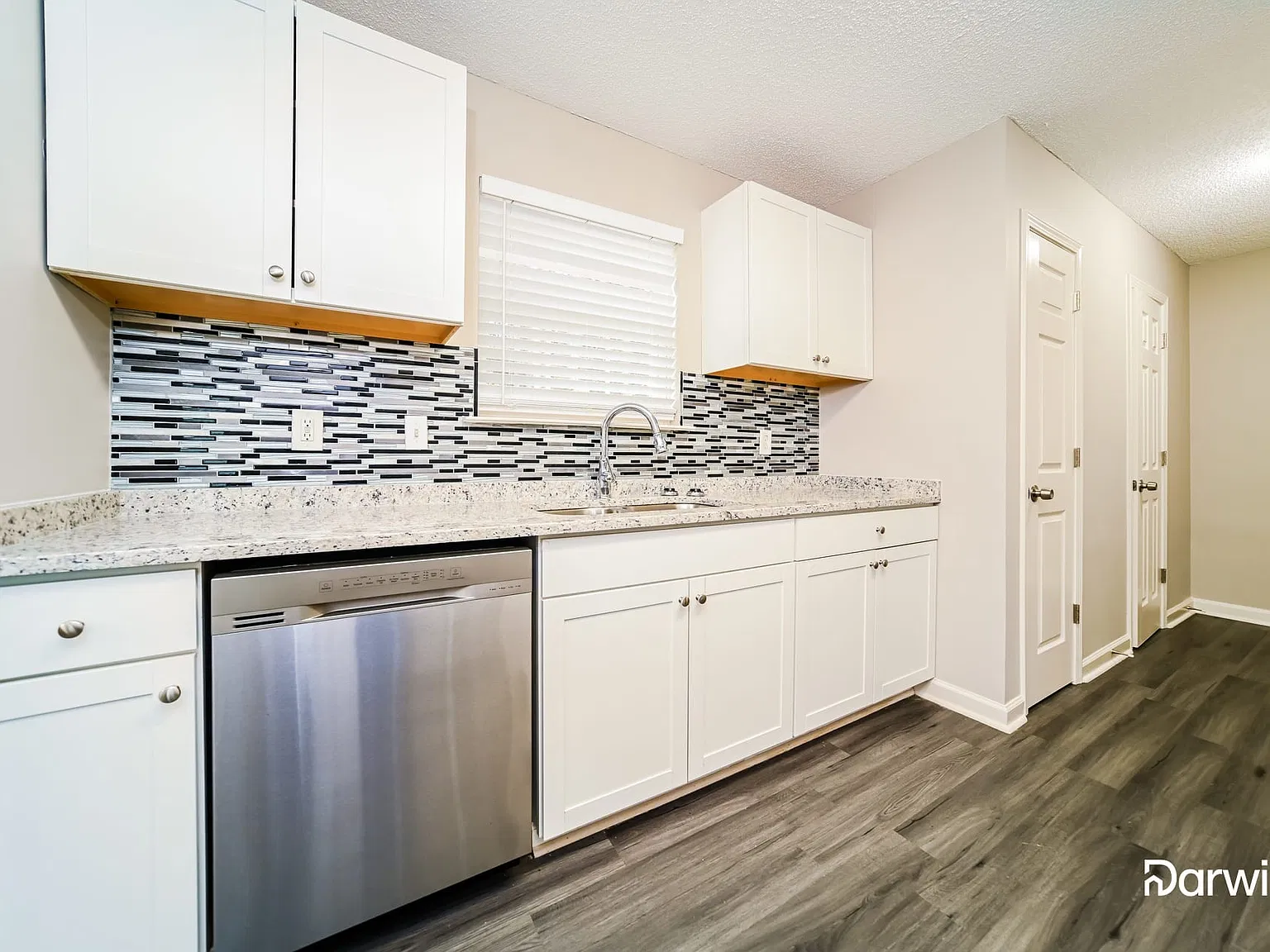 3 bed, 2.5 bath, 1878 sqft, $1,975 — Photo 2