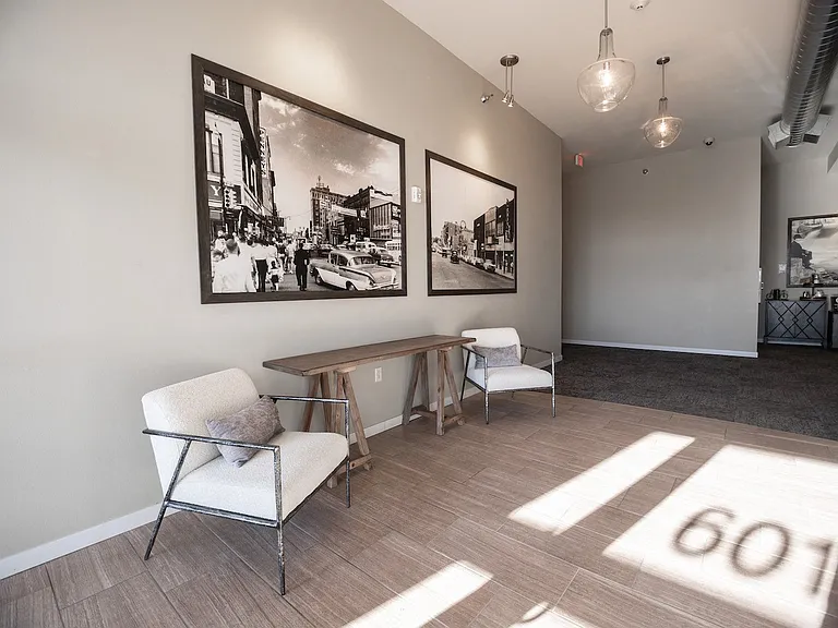Phillips Avenue Lofts — Photo 16