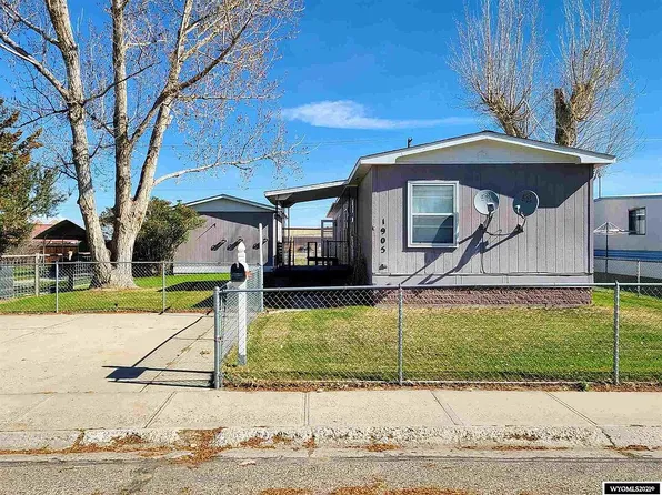 1905 Sage Ln, Worland, WY 82401
