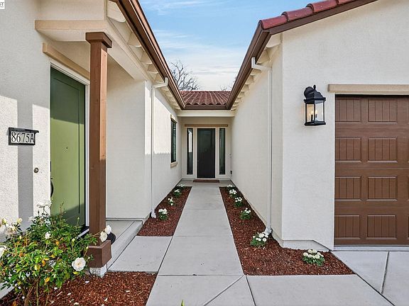 3rd image of 8675 Spikerush Ln