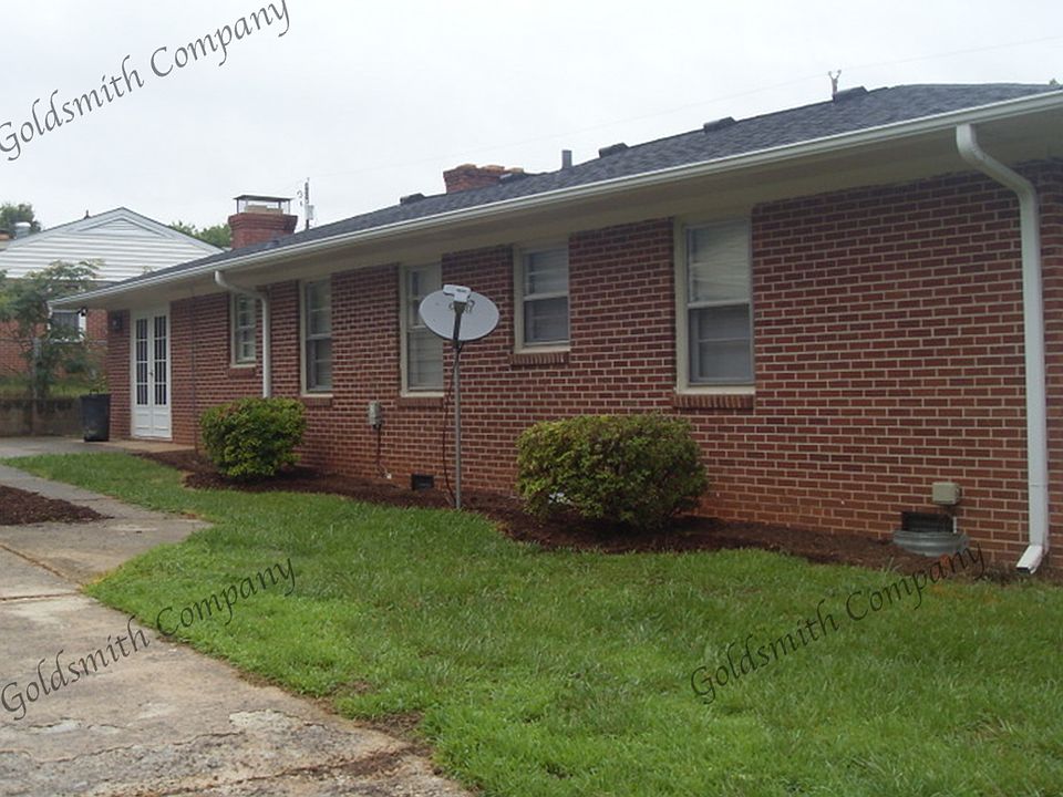 2nd image of 114 Hill St