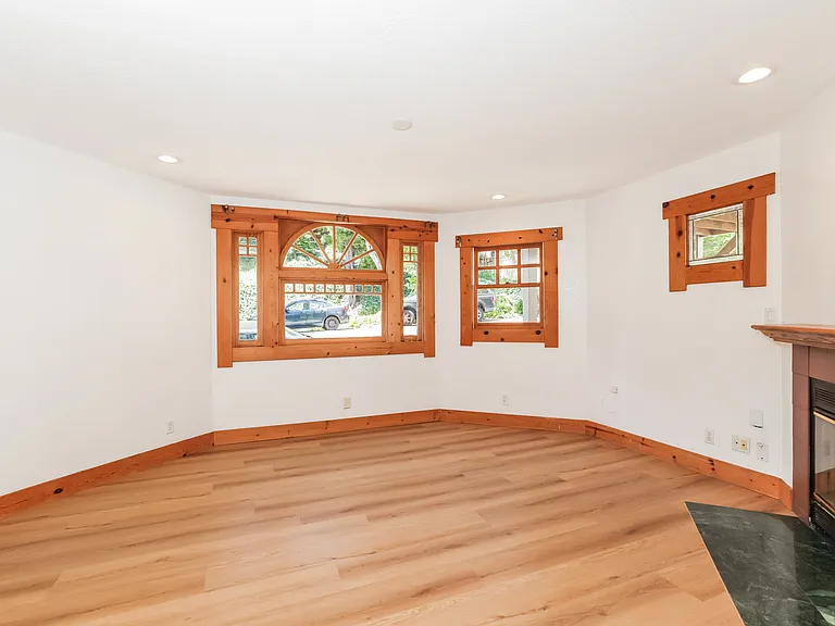 14 Nicholl Ave — Photo 5