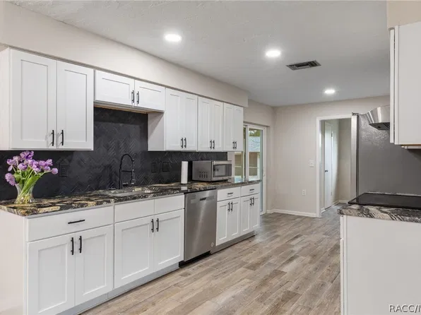 211 S Davis St, Beverly Hills, FL 34465