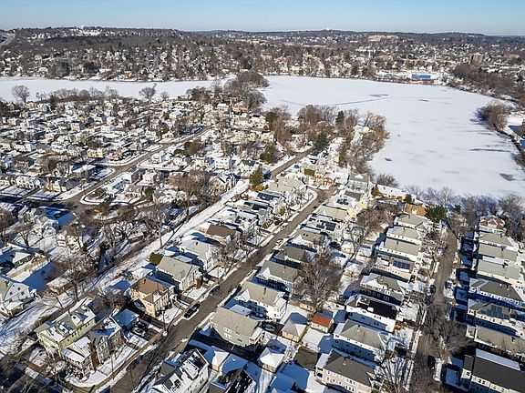 3rd image of 16-18 Pondview Rd