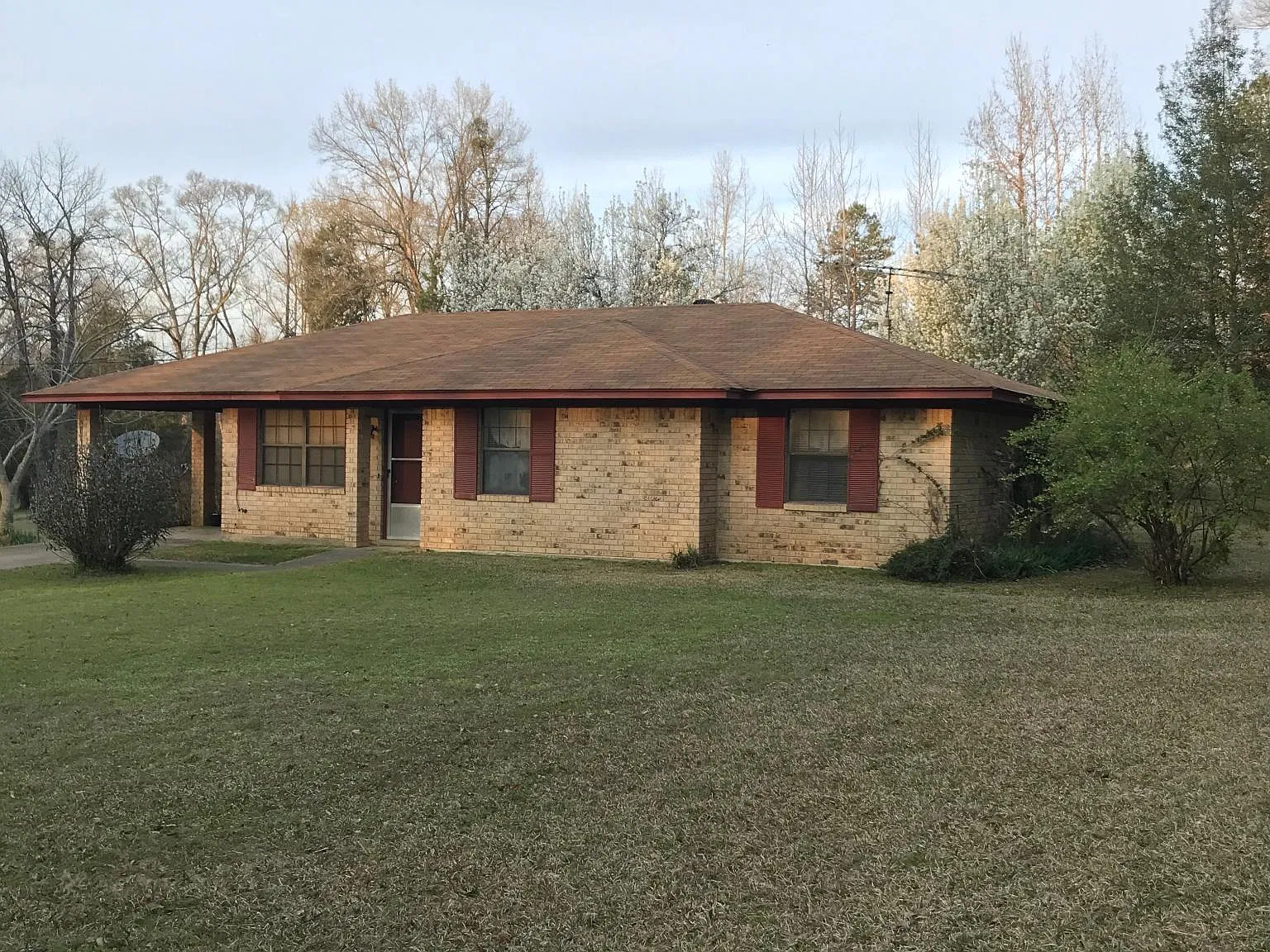 3 bed, 1.5 bath, 1110 sqft, $1,100 — Photo 2