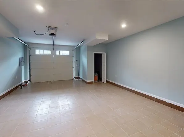 366 Armstrong Avenue image 6 of 22