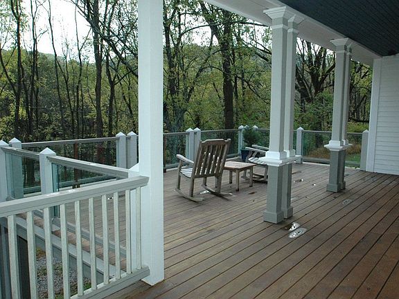 Spacious Deck overlooing the Musconetcong River