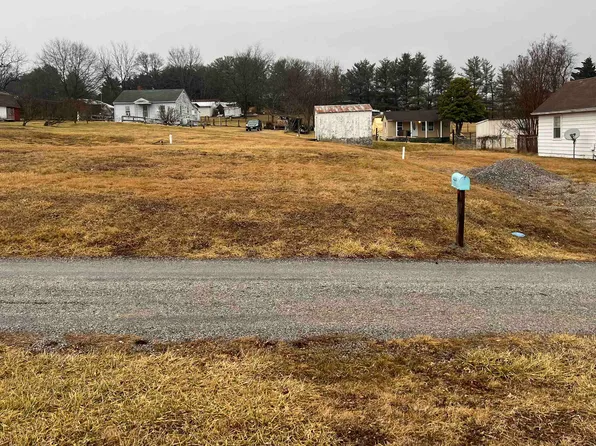 660 Tyler St, Christiansburg, VA 24073