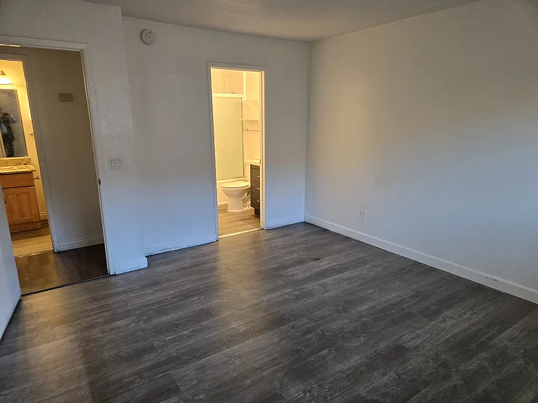 505 Hope Ter #3 — Photo 4