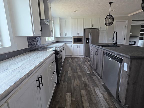 4th image of 209 W Lake St