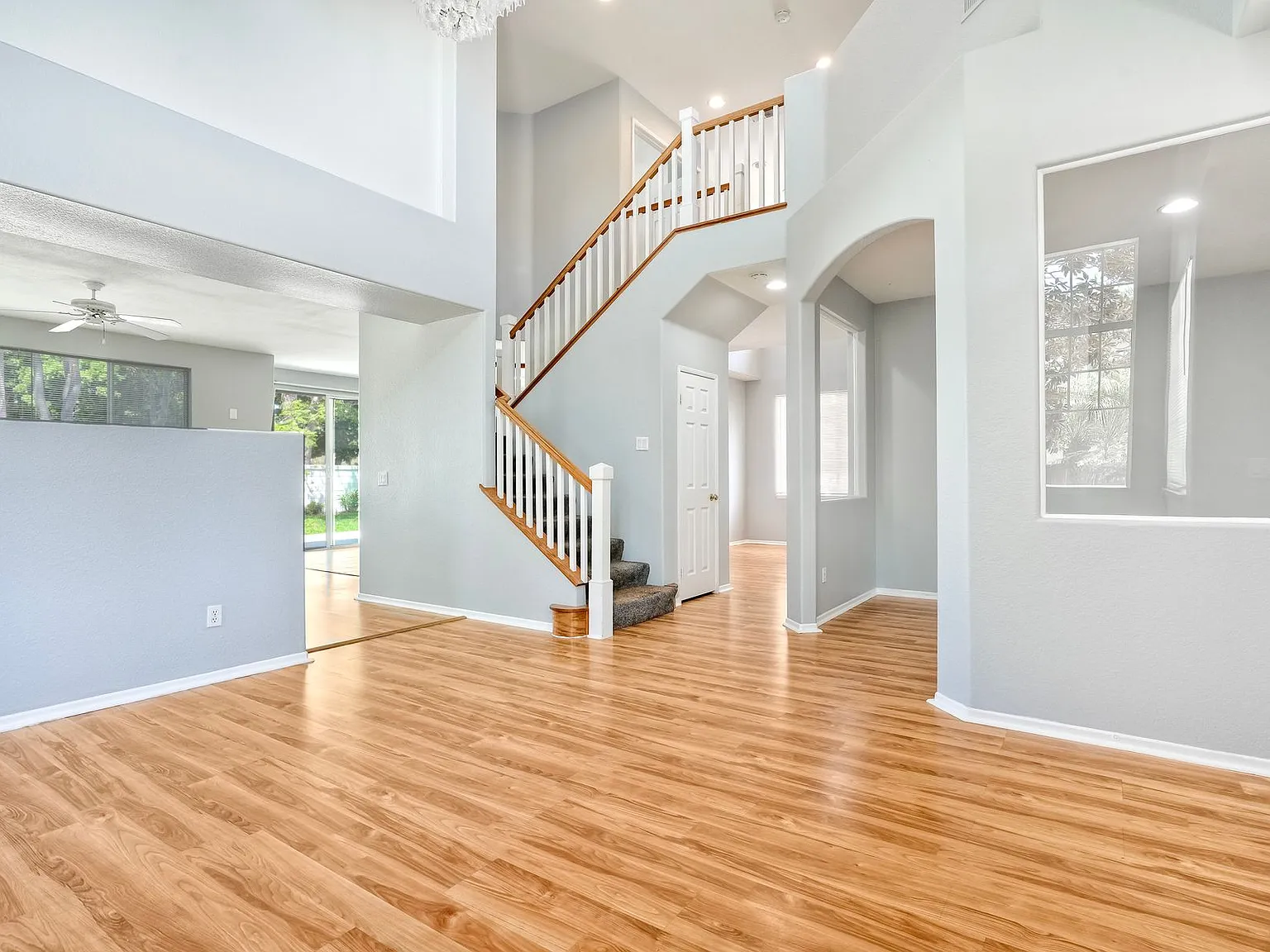 4 bed, 2302 sqft, $6,450 — Photo 3