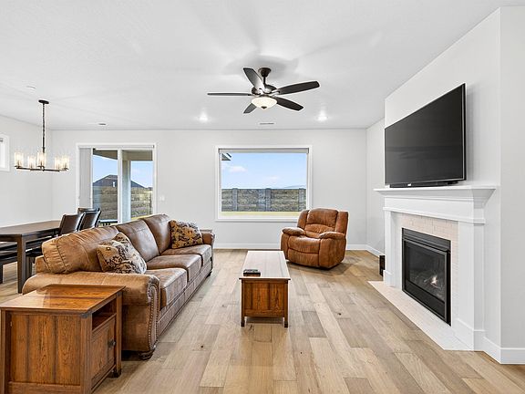 4th image of 3855 Corvina St