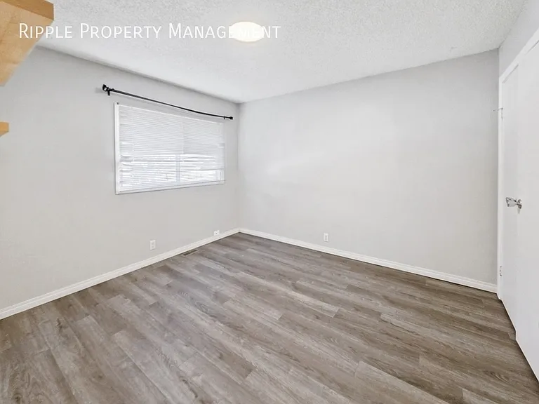 424 32nd Ave NW #UPPER — Photo 11