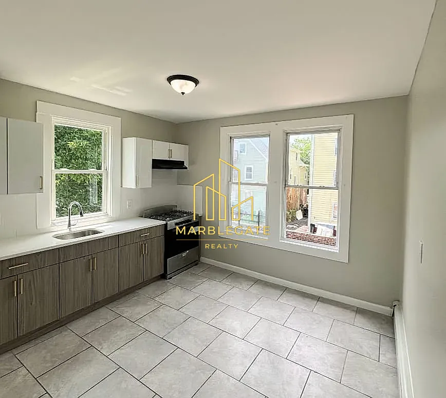 4 bed, $2,595 — Photo 2