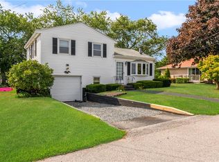 40 Ladeira Ave, Portsmouth, RI 02871