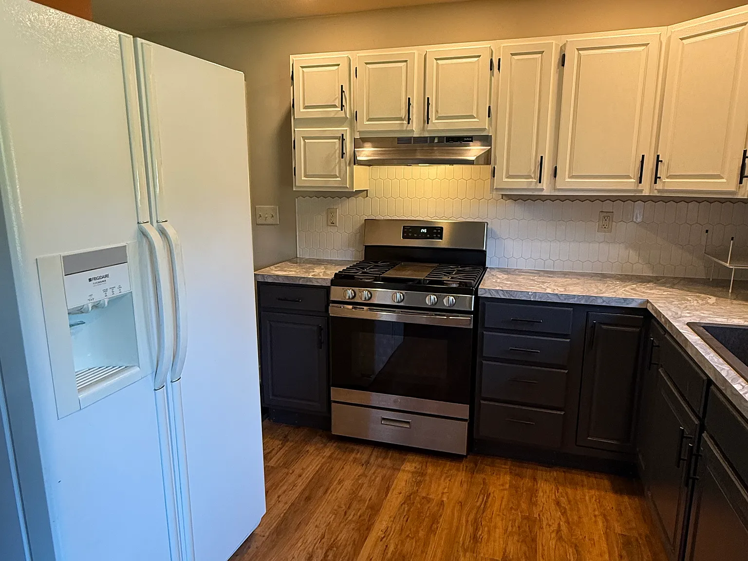 2 bed, 952 sqft, $2,000 — Photo 2