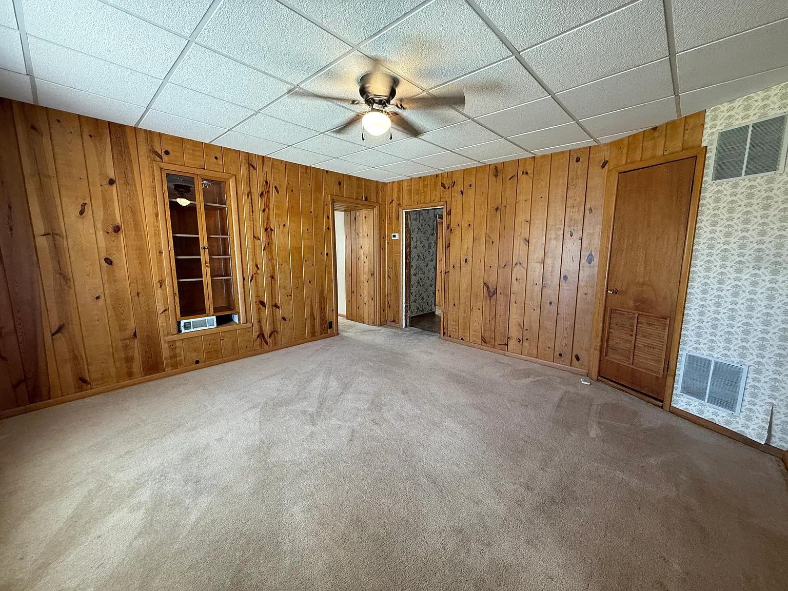 3 bed, $1,100 — Photo 2