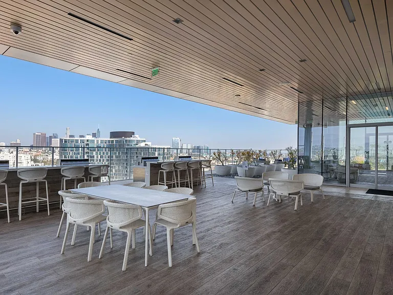 3033 Wilshire — Photo 31