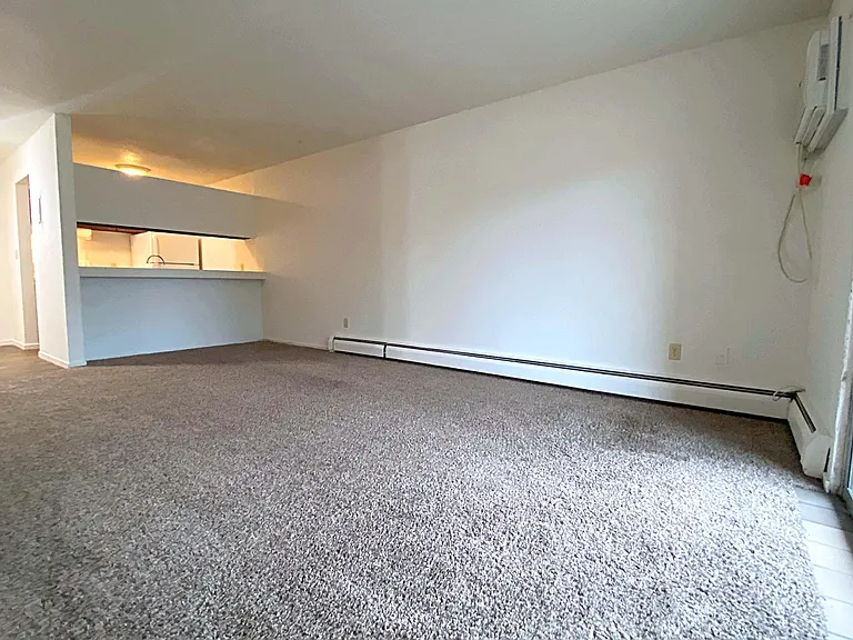 Holiday Acres Apartments — Photo 38