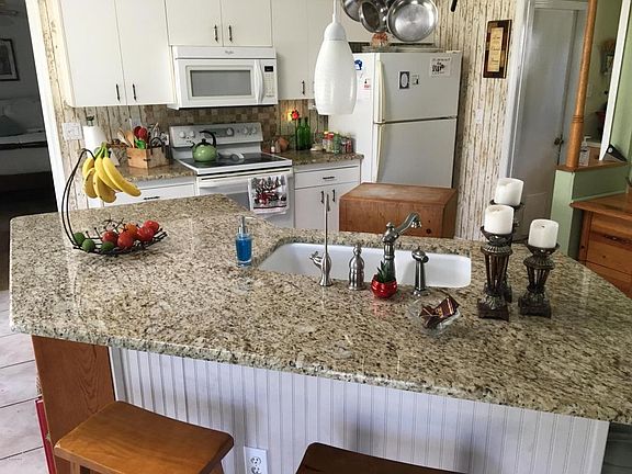 3rd image of 6239 Alderwood Ave