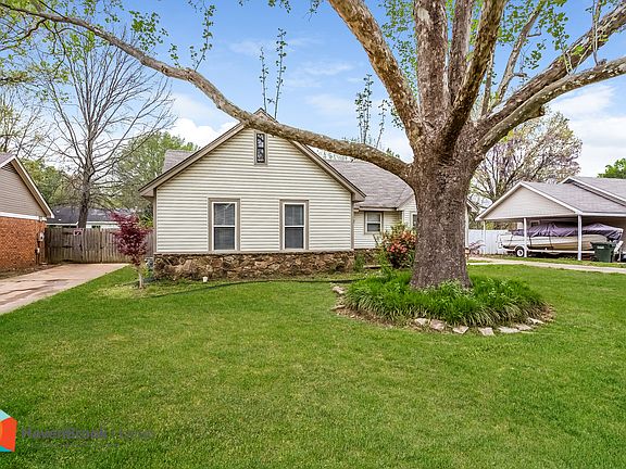 3rd image of 814 Hackberry Dr
