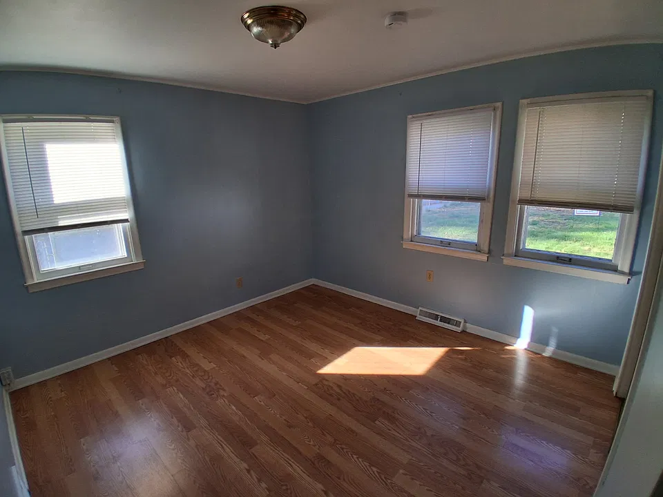 502 Curry Ave